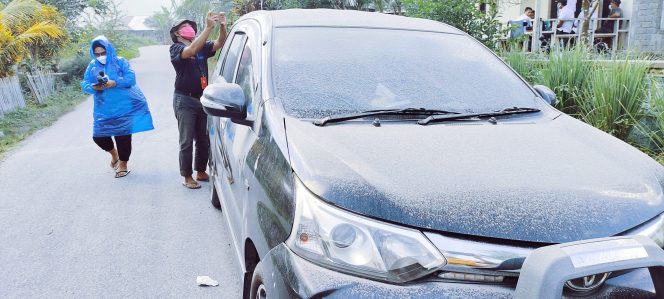 
 Terhalang Awan Gelap, Gunung Api Ibu Kembali Erupsi