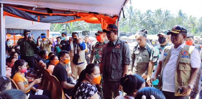 
 Perintah Presiden, Kepala BNPB Kunjungi Masyarakat Dampak Erupsi Gunung Api Ibu