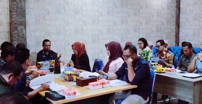 
 Bapenda Halbar Gelar Rapat Evaluasi Retribusi Pajak Daerah