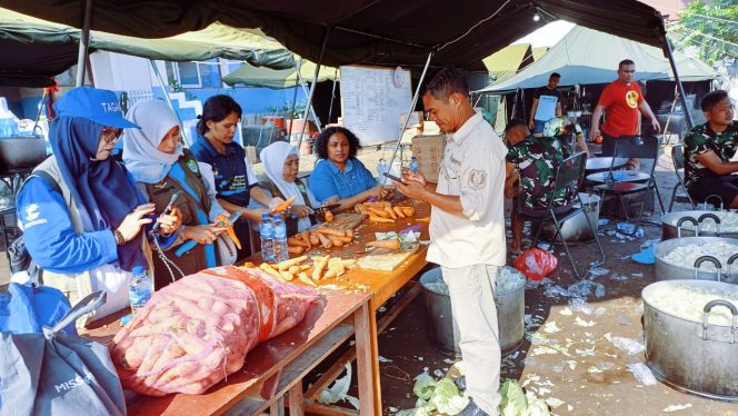 
 Kesbangpol & Bapenda Halbar Terlibat Aksi Kemanusiaan di Pengungsian Erupsi Gunung Api Ibu