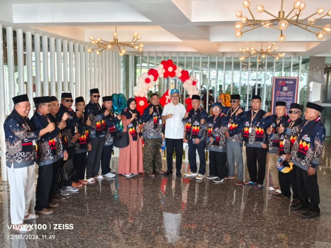 
 Bupati Halbar Makan Bersama Dengan 15 Jama’ah Umroh