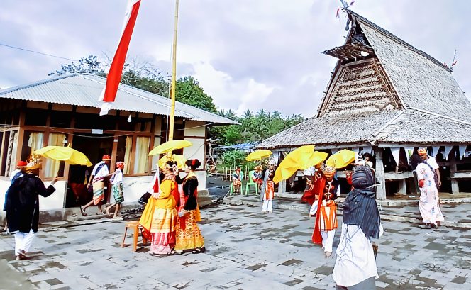 
 Masyarakat Suku Sahu Menggelar Syukuran Orom Sasadu