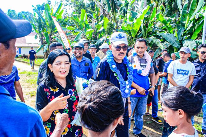 
 Salurkan Bantuan, Bupati James Uang di Sambut Para Tokoh & Warga Masyarakat Loloda