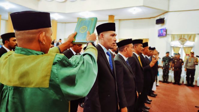 
 SAH! Sebanyak 25 Anggota DPRD Halmahera Barat Mengucapkan Sumpah Janji