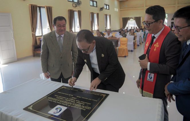 
 Bupati Halbar Meresmikan Gereja Pantekosta Jemaat Filadelfia Akediri