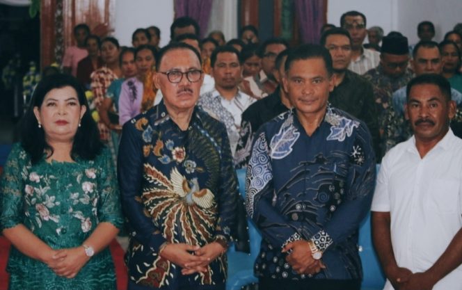 
 Bupati dan Pjs Sekretaris Daerah Menghadiri Perayaan Natal Pemda