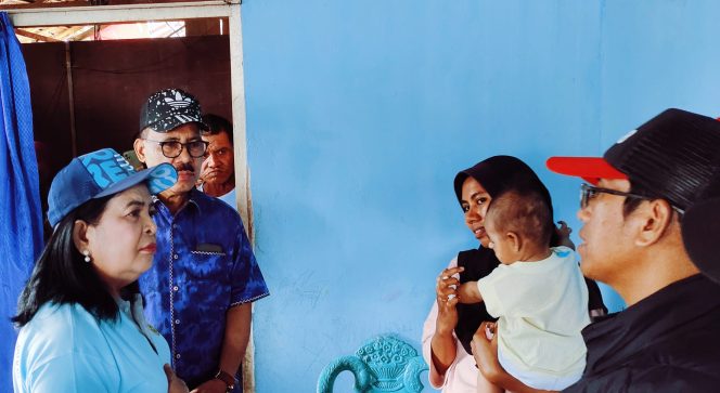 
 Bupati Halbar, Ibu Meri & Perwakilan Kementrian Sosial Kunjungi Anak Derita Bibir Sumbing