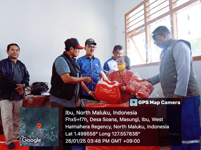 
 Kepala Sentra Wasana Bahagia di Ternate Kementrian Sosial Menyalurkan Bantuan Secara Langsung