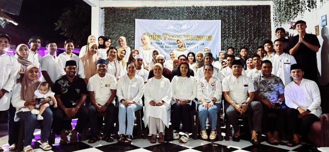 
 Badan pengurus dan anggota PPI Halmahera Barat melakukan foto bersama 