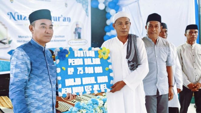 
 Pemda Halbar Beri Bantuan Masjid, Desa Moiso Jadi Lokus Perdana Safari Ramadhan