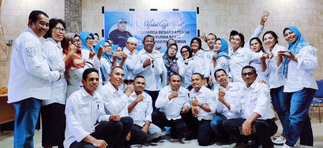 
 Keluarga besar Badan Pendapatan Daerah (Bapenda) Kabupaten Halmahera Barat. Rabu, (30/04/2025).