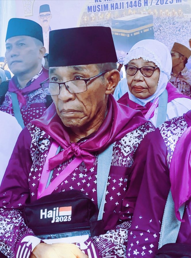 
 Jama'ah Calon Haji Halmahera Barat saat mau di berangkatkan. Rabu, (07/05/2025).