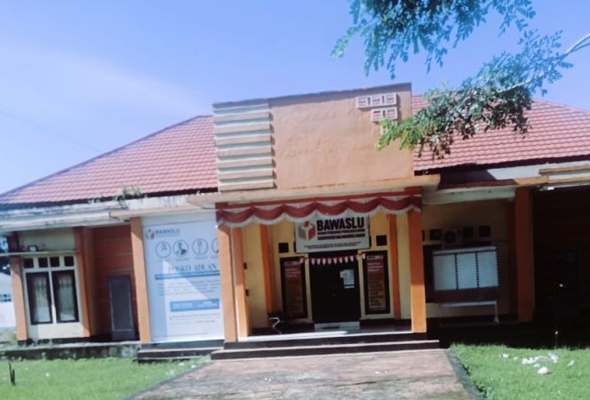 
 Makan Gaji Buta, Di Duga ASN Bawaslu Halmahera Barat Berkantor di Ternate