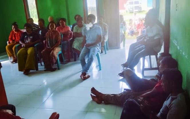 
 Rapat RT, Kaur desa, Tokoh masyrakat, Pemuda, Imam, Pendeta  serta BPD di kantor desa Tagea.