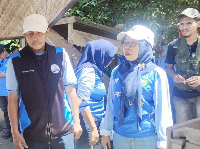 
 Kepala Bapenda Halbar, Hj. Chuzaemah Djauhar mengatakan kepada awak media saat di tengah kesibukan bersama masyarakat Desa Gamlamo Kecamatan Ibu. Kamis,(15/01/2026).