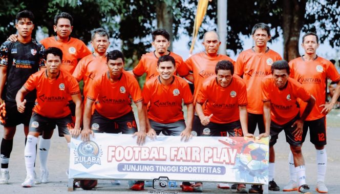 
 Komposisi pemain Rp. 40 dalam Turnamen Kulaba Cup II di Kecamatan Pulau Ternate. (Foto: Toma Document).