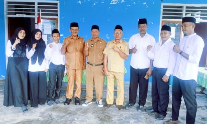 
 Pemdes dan Kaur Desa Moiso Kecamatan Jailolo Selatan 