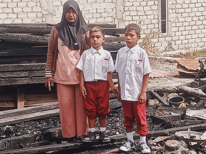 
 Ibu Marlina dan anak-anaknya berharap ada perhatian dari Bupati Halmahera Selatan 