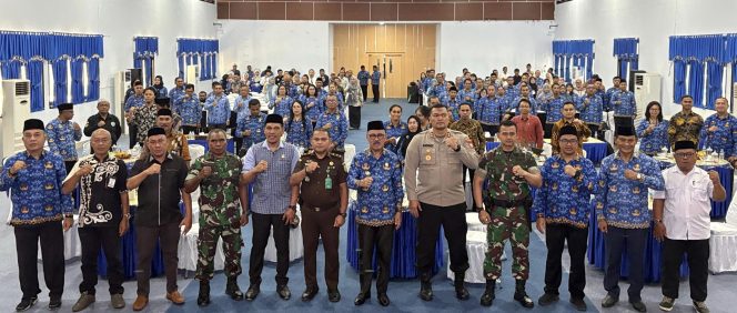 
 Bupati Halmahera Barat beserta para tamu undangan Musrenbang RKPD 2027 foto bersama 