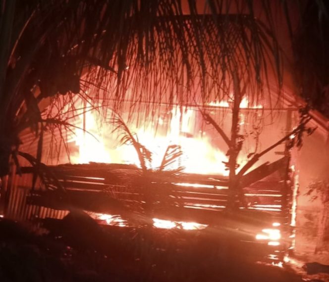 
 Satu Rumah Warga  Sungira di lahap si jago merah.