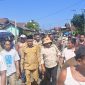 Wakil bupati dan Kepala Kesbangpol Halbar beserta masyarakat Desa Bataka Kecamatan Ibu selatan.