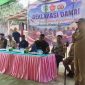 Bupati Halbar, James Uang menyampaikan sambutan sekaligus arahan untuk masyarakat Aksi damai 
