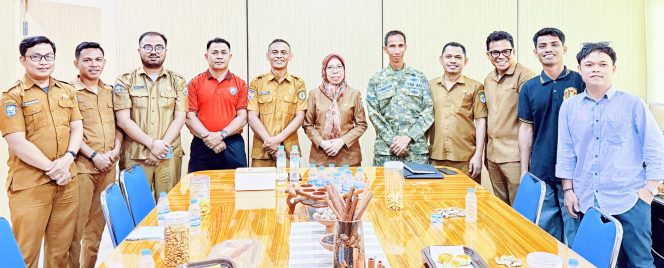 
 Chuzaemah Djauhar bersama pengurus dan panitia PBSI Halbar 